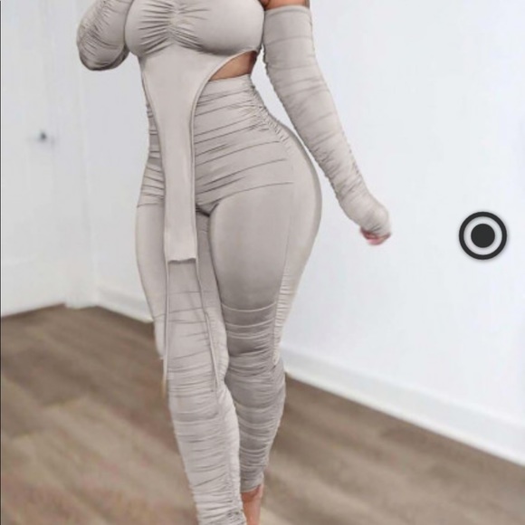 Cute 2 piece - Picture 1 of 2